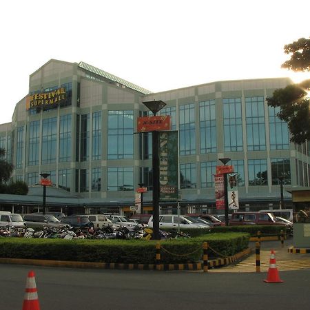 Darvy Suite Muntinlupa City Экстерьер фото