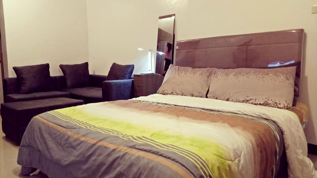 Darvy Suite Muntinlupa City Экстерьер фото